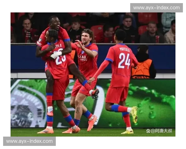 门德斯36分钟制胜球,巴黎十人防守阵型保持紧凑 门德斯36分钟制胜球,巴黎十人防守阵型保持紧凑